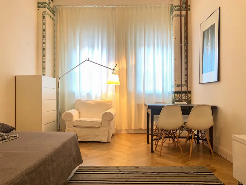 Schöne 1-Zimmer Altbauwohnung in Tiergarten — photo 1